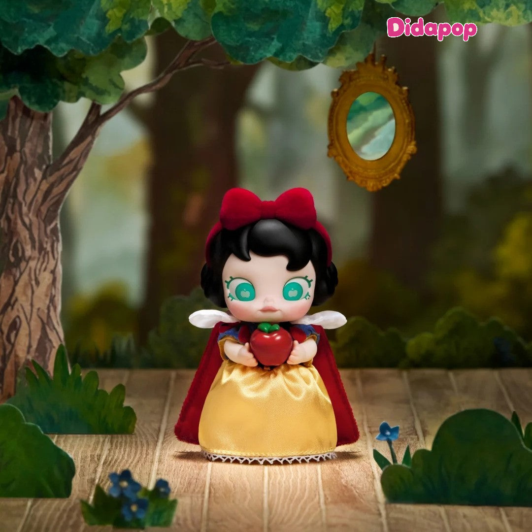 BABY MOLLY Disney Princess mini figure dressed as Snow White