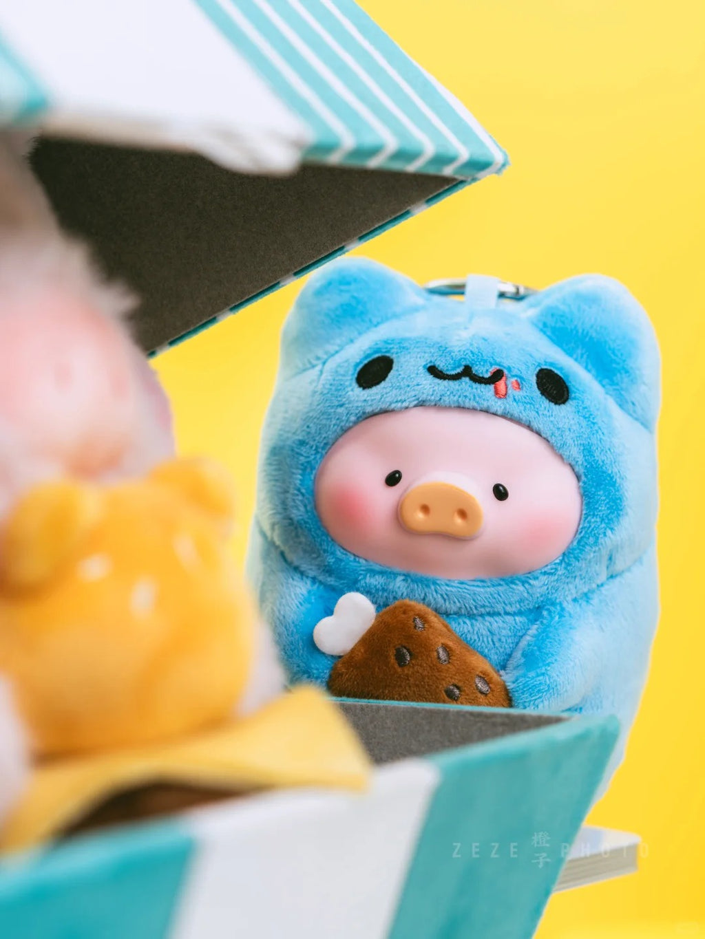 LuLu The piggy × Mao Mao Chong Kabo Stackable Hamburger Plush & Vinyl Keychain