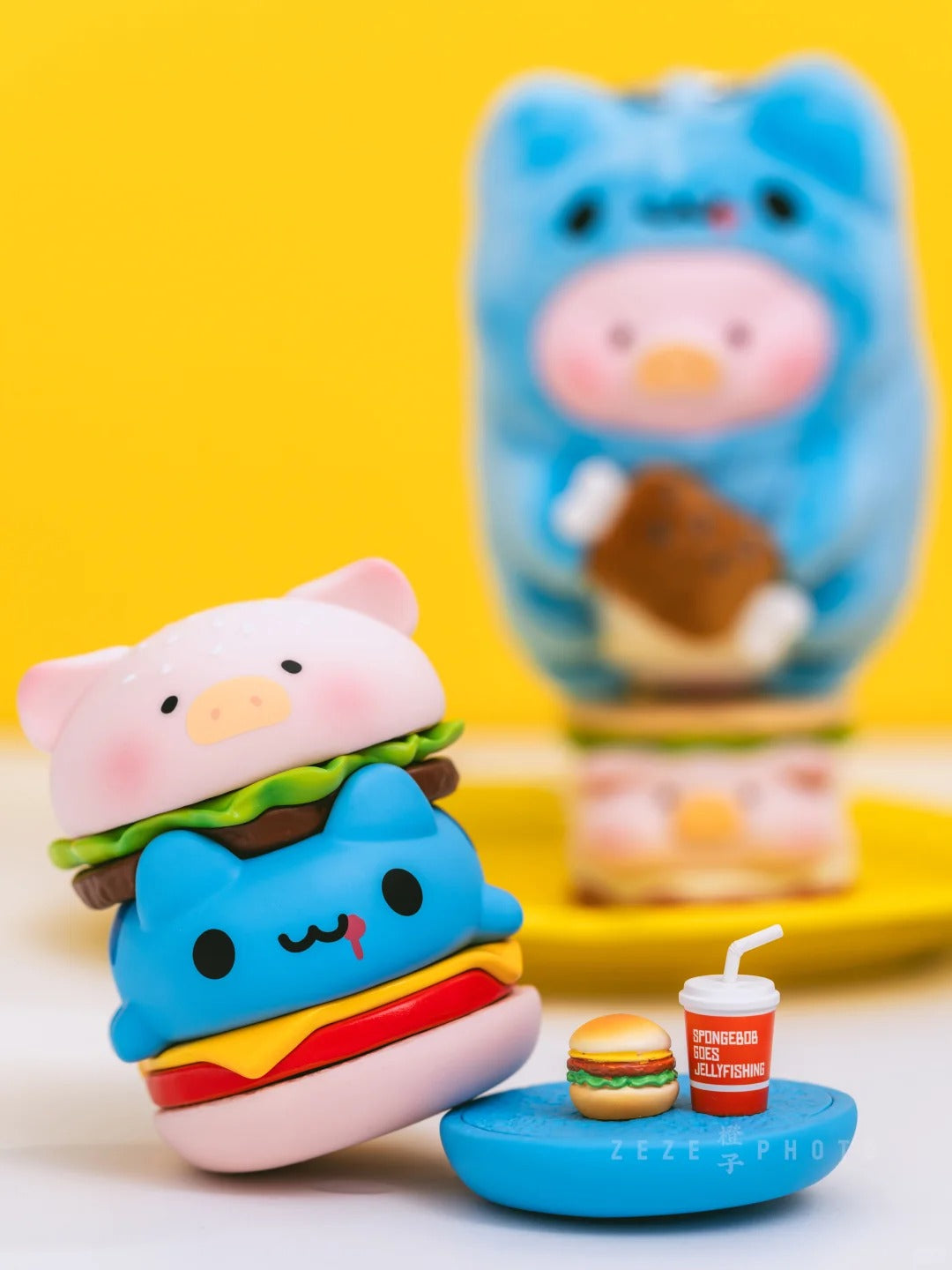 LuLu The piggy × Mao Mao Chong Kabo Stackable Hamburger Plush & Vinyl Keychain